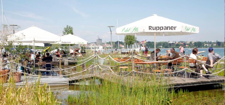 Restaurant direkt am See