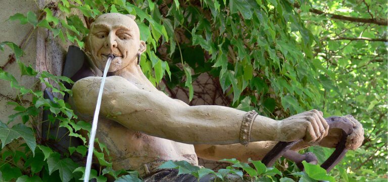 Figur von Peter Lenk in Konstanz