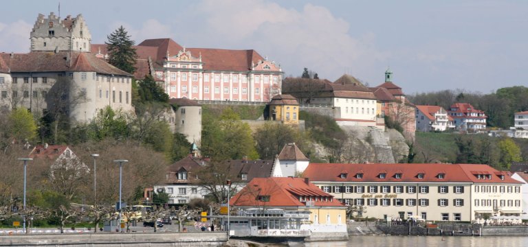 Blick von der Fähre auf Meersburg