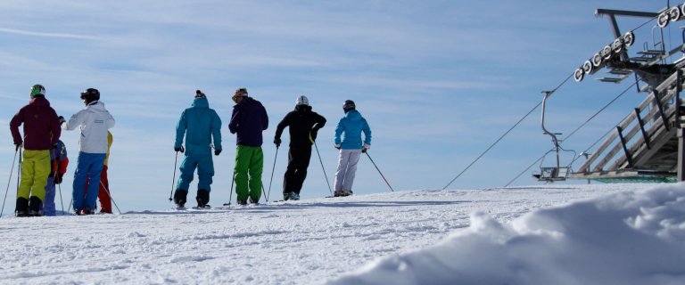 Skifahrer auf der Piste