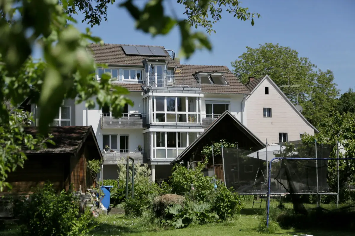 Blick vom Garten auf das Ferienhaus Bohlingen